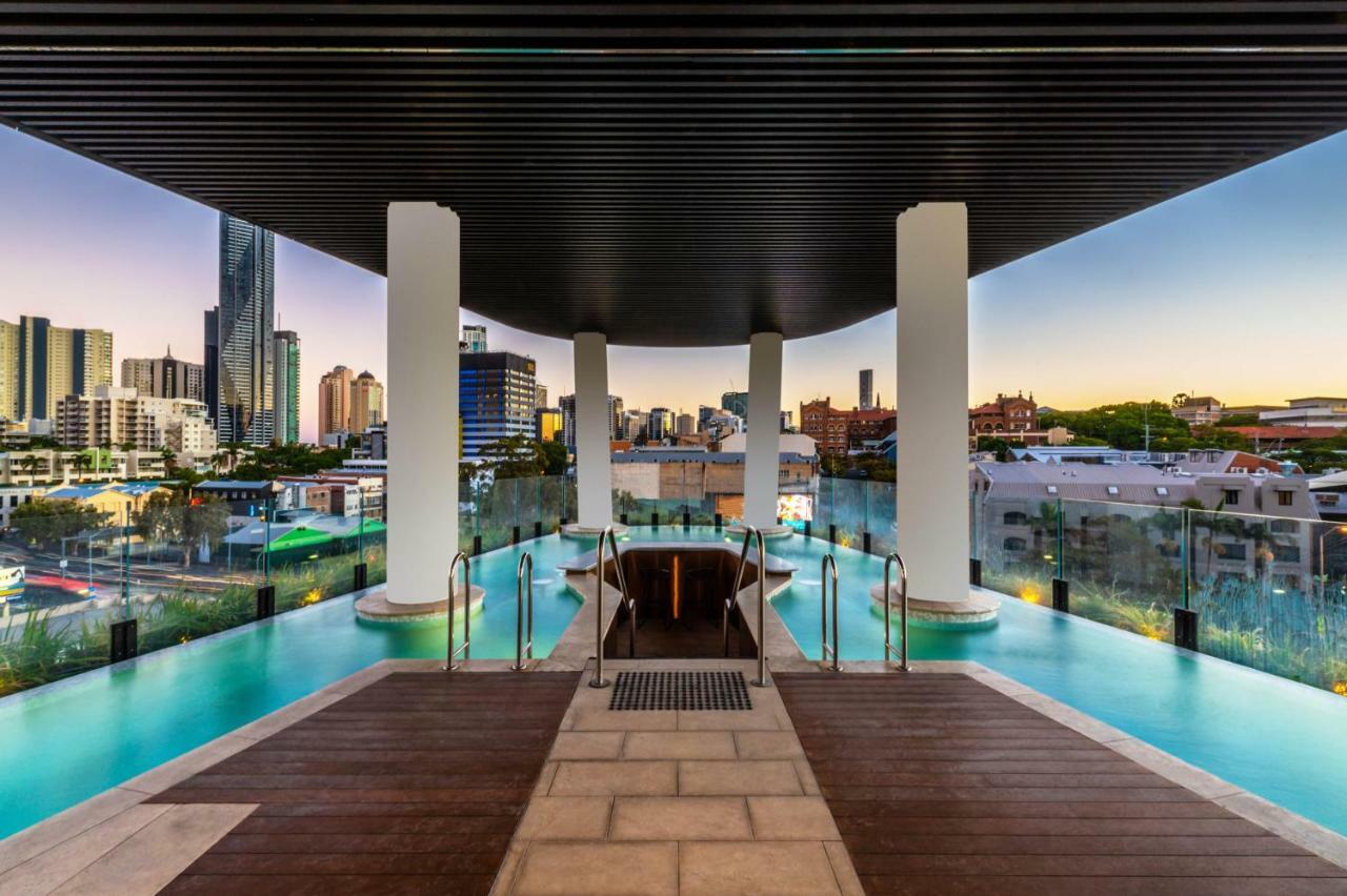الشقق الفندقية بريزبينفي  Fv By Peppers المظهر الخارجي الصورة The pool at the rooftop of the Emporium South Bank