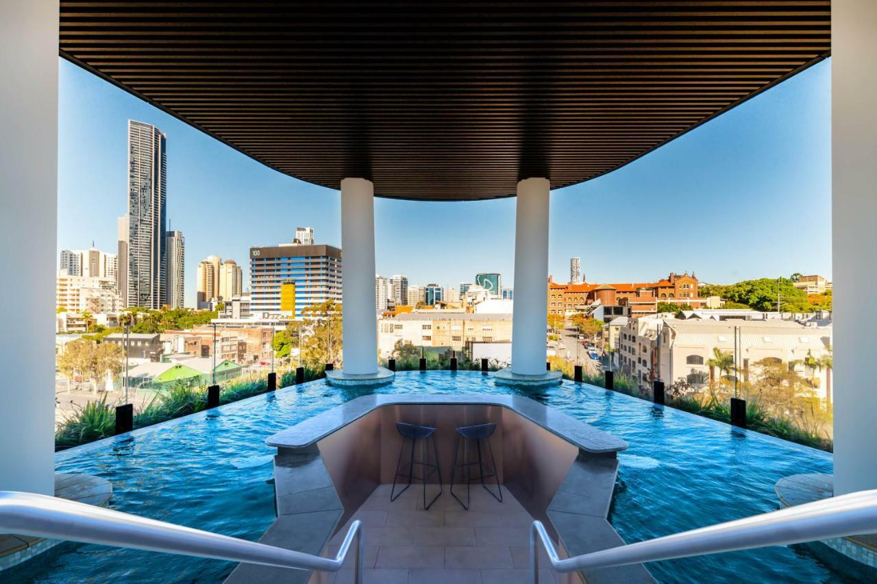 الشقق الفندقية بريزبينفي  Fv By Peppers المظهر الخارجي الصورة The pool at the top of the building